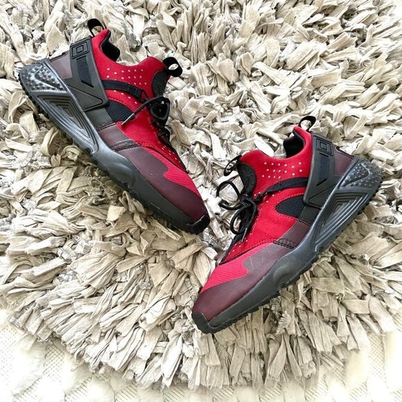 Nike 806807-600 Air Huarache Utility 'Gym Red Black' in Size 10 - Picture 2 of 7